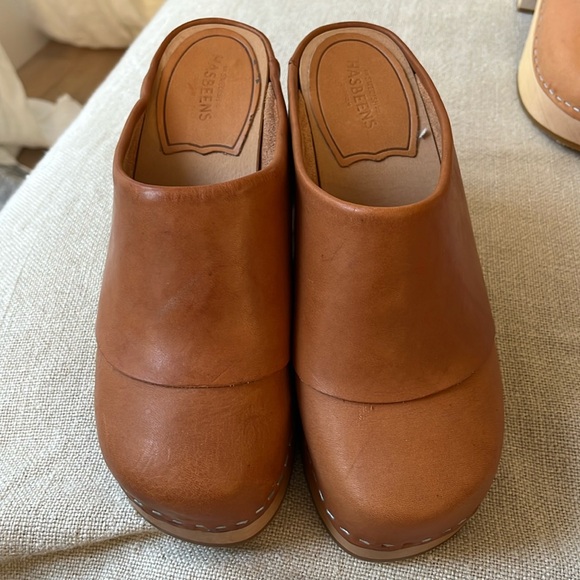 Swedish Hasbeens Tan Leather Clogs - Picture 14 of 16